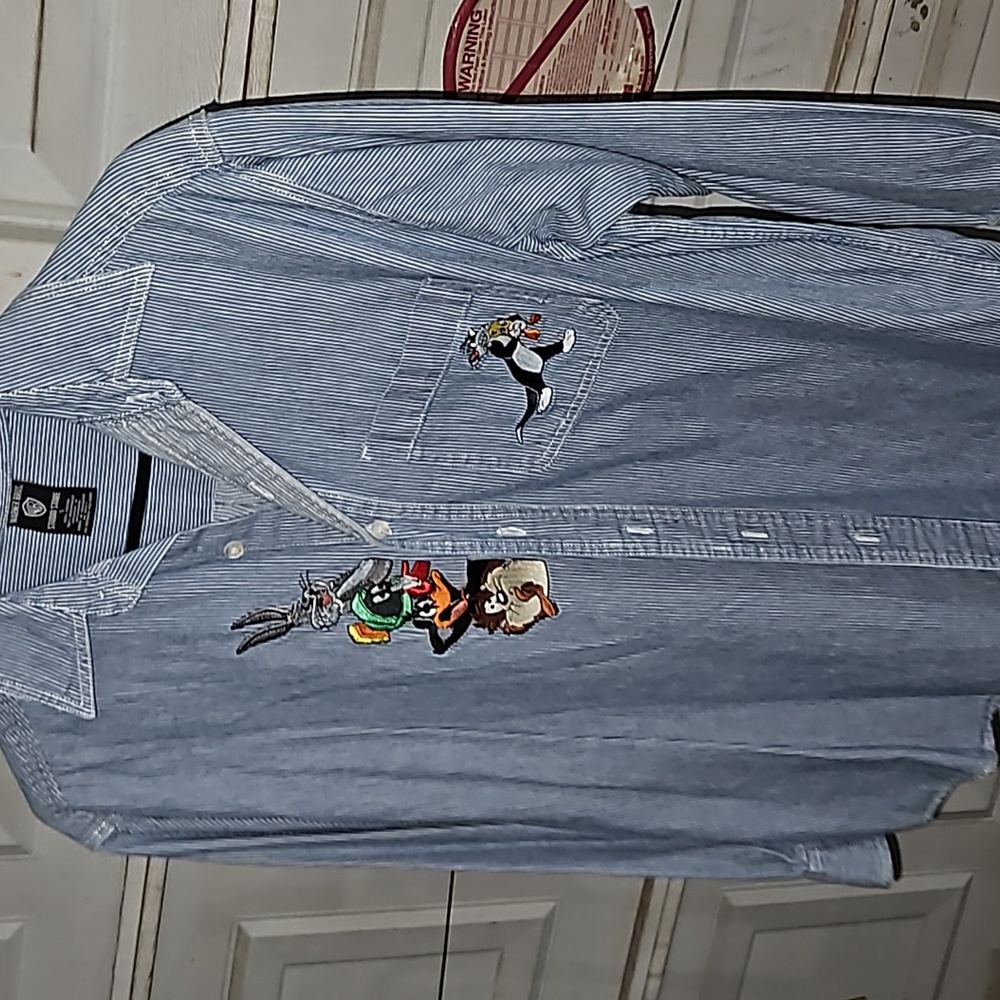 Warner brothers heavy Denim long sleeved shirt - Picture 7 of 7